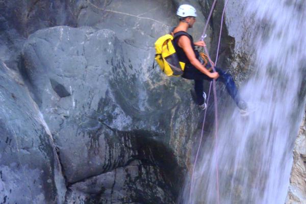 Canyoning in Vathres